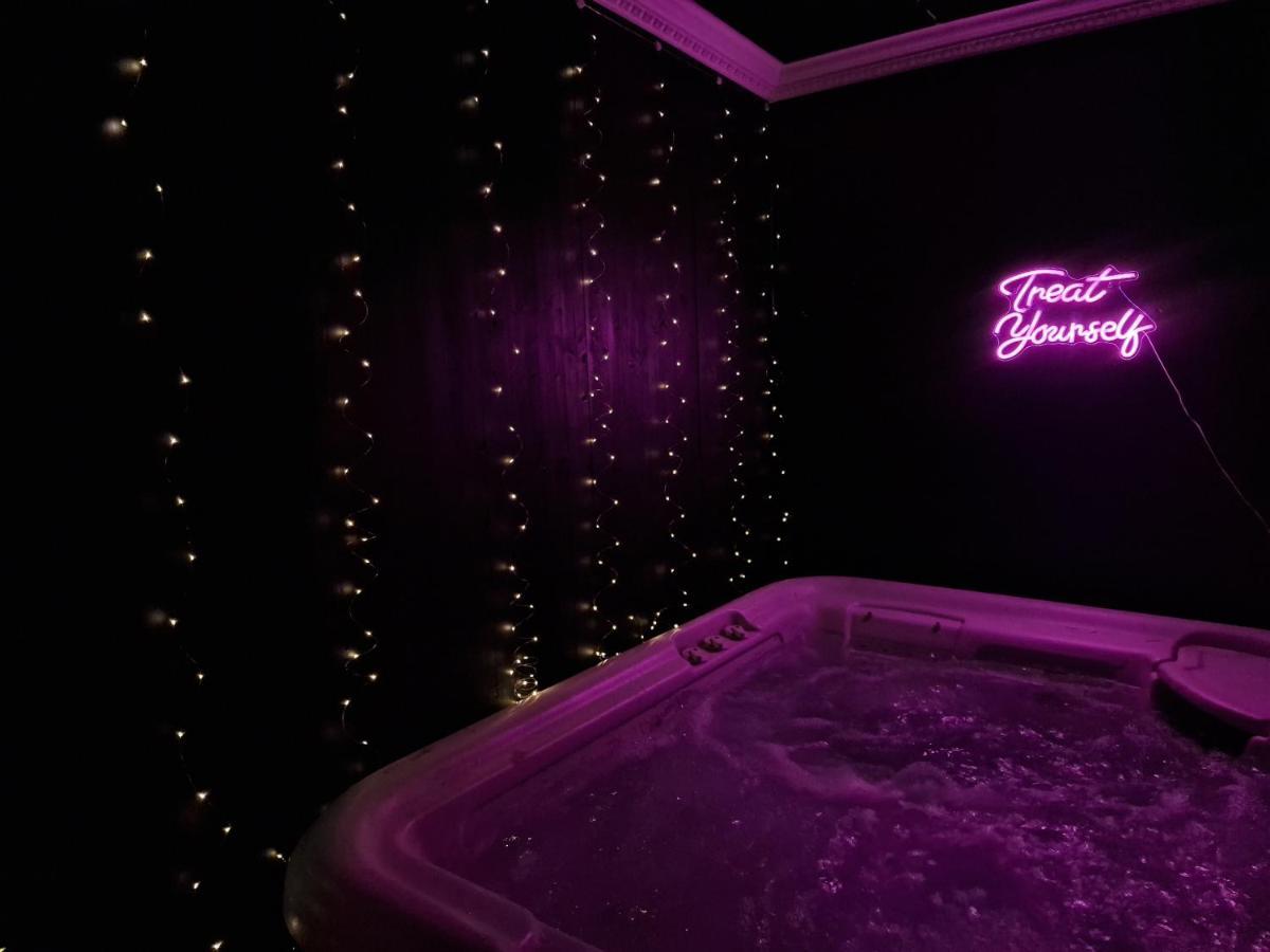 The Penny Black Apartment With Indoor Hot Tub Slamannan Екстер'єр фото